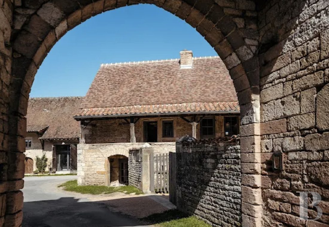 En Saône-et-Loire, dans le village de Lancharre, deux maisons du 17e siècle dans un domaine dédié à la villégiature - photo  n°4